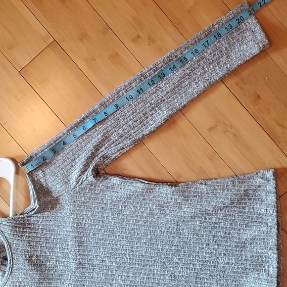 Long-sleeved top with shoulder cutouts - Picture 11 of 11